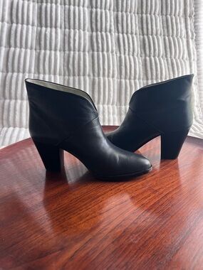 Plomo Classic Grey Leather Ankle Booties